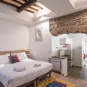 Apartment In Trastevere White, Rom